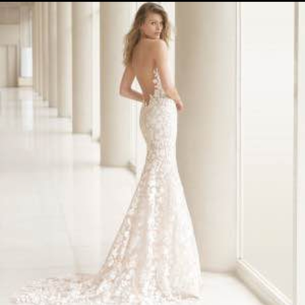 Elegant Backless Lace Gown